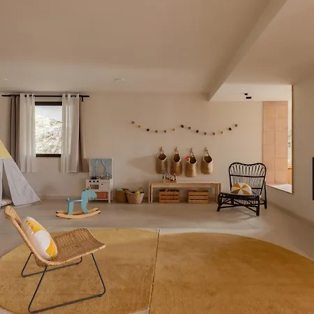 Bufi, Espectacular Casa Con Piscina Interior וילה