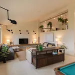 Bufí, Espectacular Casa Con Piscina Interior * Llagostera