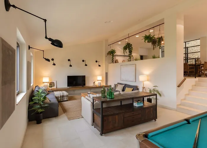 Bufi, Espectacular Casa Con Piscina Interior * Llagostera